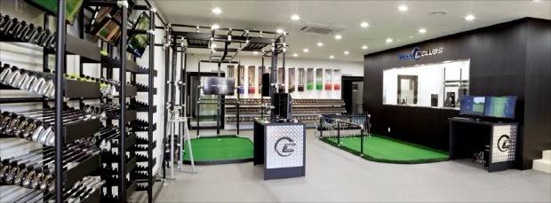 서울 강남구 논현동의 쿨클럽스코리아 피팅센터 1호점. 이곳엔 2개의 피팅룸과 1개의 퍼팅 분석 시스템이 있다. 골퍼들은 이곳에서 샷을 해보며 자신에게 맞는 클럽을 찾을 수 있다. 쿨클럽스코리아 제공