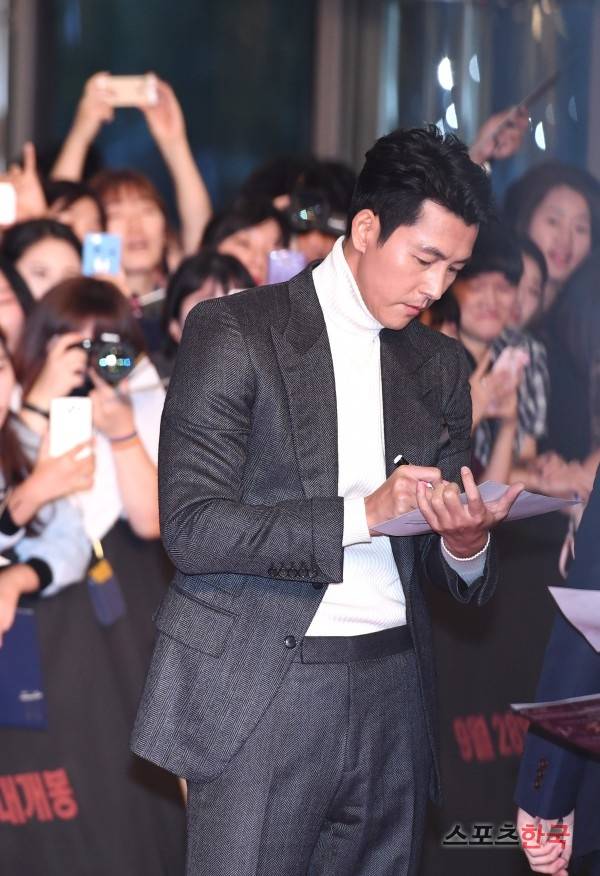 영화 '아수라' 레드카펫 행사에 참석한 정우성. 사진=이혜영 기자 lhy@hankooki.com