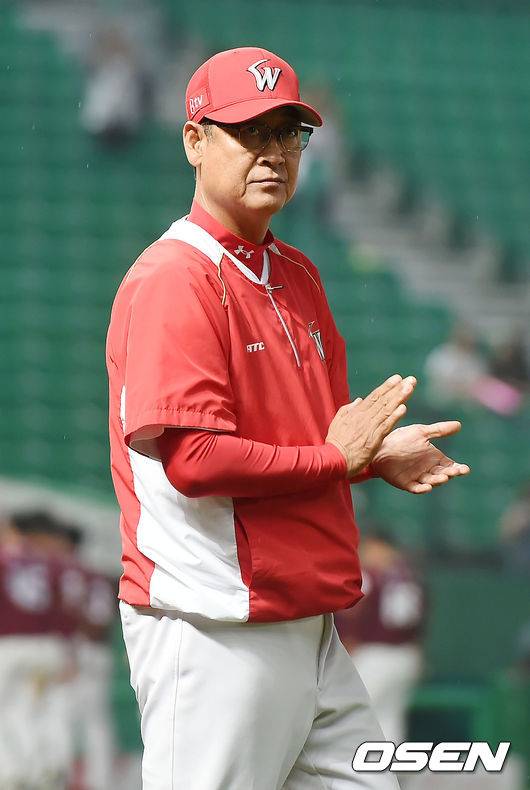 '9연패 탈출' SK 김용희 감독 "연패 중에도 찾아준 팬들에 감사"