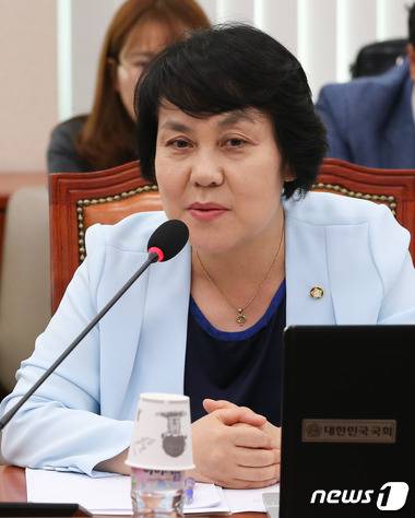 국회 여성가족위원회 소속 정춘숙 더불어민주당 간사/뉴스1 © News1 허경 기자