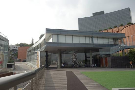 렘 쿨하스가 설계한 삼성아동교육문화센터. 유리벽으로 지어진 것이 특징이다. /최문혁 기자