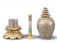 라마교탑식 사리기의 세부. 이성계와 부인 강씨가 사리를 봉안했다는 긹이 남아 있다.