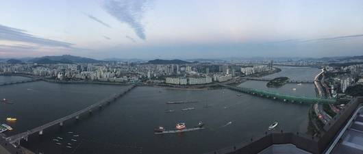 63빌딩 옥상에서 바라본 한강 북쪽의 모습. /이상빈 기자