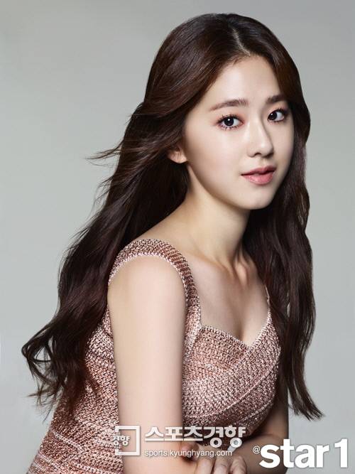 배우 박혜수 화보. 사진 앳스타일