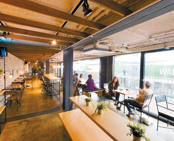 다문화 여성과 싱글맘 등이 일하는 카페 ‘브리너’. 인근 성수동 카페와 비슷한 가격에 커피와 브런치 메뉴를 즐길 수 있다.