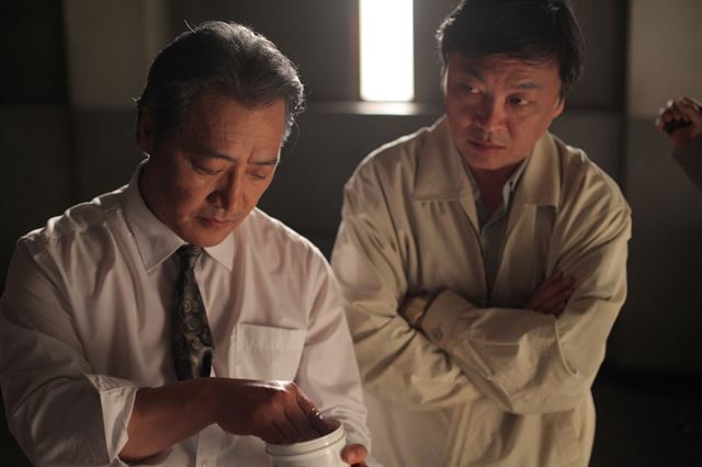 김의성은 영화 '남영동 1985'에서 고문 경찰로 등장한다.