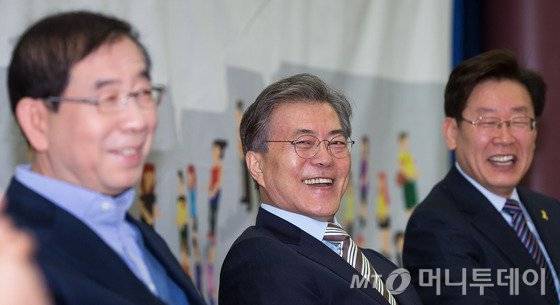박원순 서울시장, 문재인 더불어민주당 전 대표, 이재명 성남시장(왼쪽부터). 2015.12.20/뉴스1  <저작권자 © 뉴스1코리아, 무단전재 및 재배포 금지>