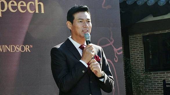 조길수 디아지오코리아 대표가 1일 출시한 ‘윈저 더블유 시그니처’에 대해 설명하고 있다. /디아지오코리아 제공