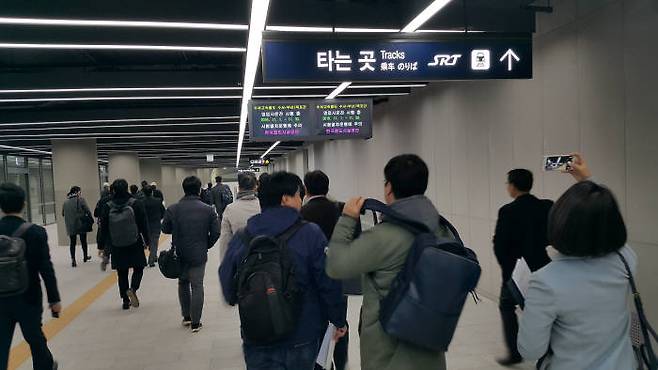 지하철 3호선 수서역과 SRT 수서역을 이어주는 환승통로