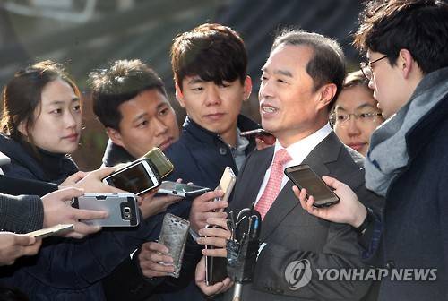 출근하는 김병준 국무총리 내정자 [연합뉴스 자료사진]