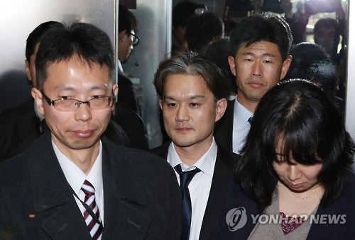 한·일 군사정보보호협정, 일본 측 실무단      (서울=연합뉴스) 김주형 기자 = 한·일 군사정보보호협정(GSOMIA) 체결을 위한 2차 실무 협의회, 일본 측 실무단이 9일 오후 서울 용산 국방부 본관 승강기를 타고 있다.