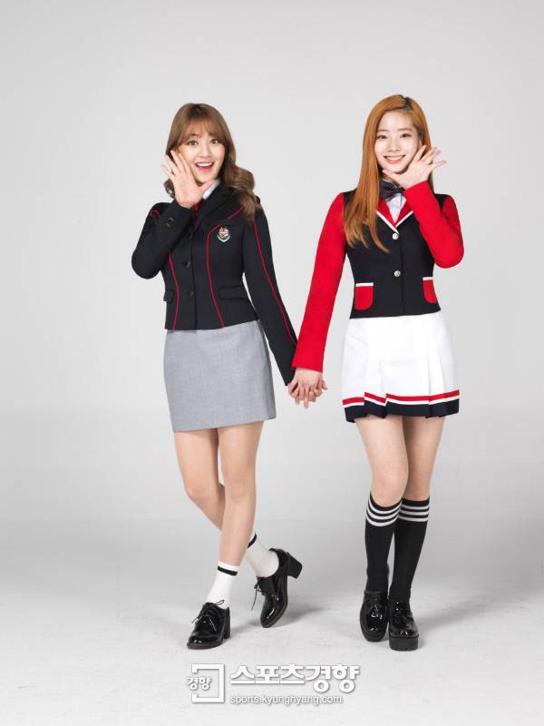 걸그룹 트와이스 지효, 다현 교복 브랜드 화보 사진. 사진 스쿨룩스