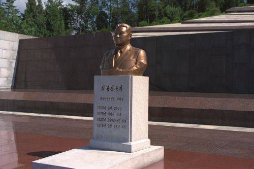 평양 대성산 혁명열사릉 최고 상단에 위치한 최용건의 흉상이다. [사진 중앙포토]