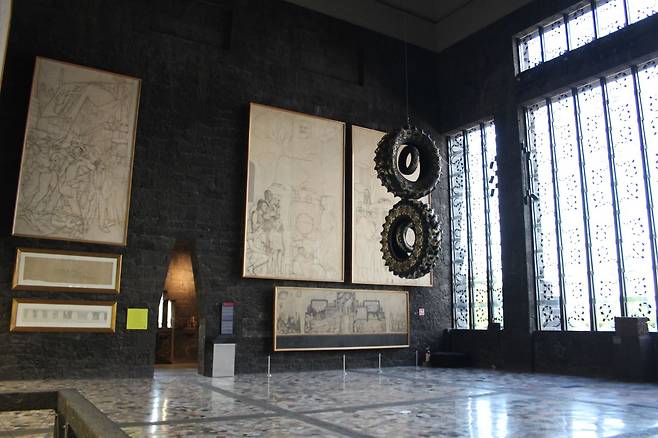 아나우아깔리 내부.