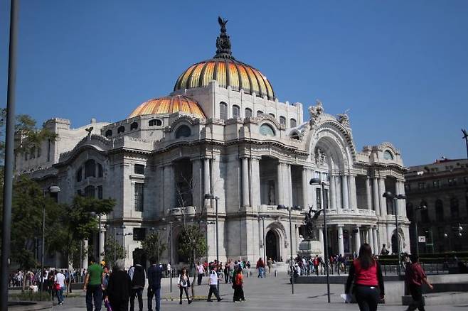 예술궁전 외관.