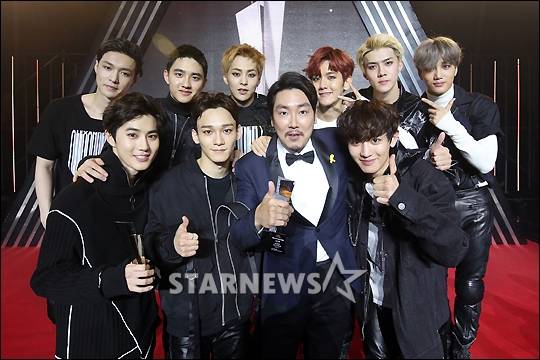 [★포토]'2016AAA 대상' 엑소-조진웅