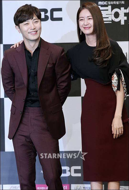 [★포토]진구, '키 큰 이요원 옆에서 당황'