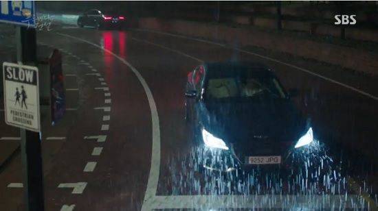 드라마 '푸른 바다의 전설'에 PPL로 등장하는 '제네시스 G80'(사진=SBS 방송화면 캡처)