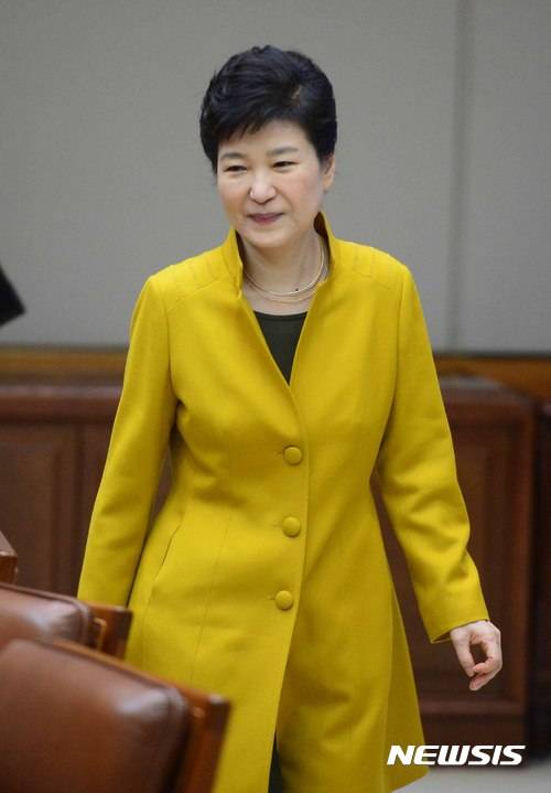 【서울=뉴시스】전신 기자 = 박근혜 대통령이 10일 청와대에서 열린 한-카자흐스탄 정상회담에 참석하고 있다. 2016.11.10   photo1006@newsis.com