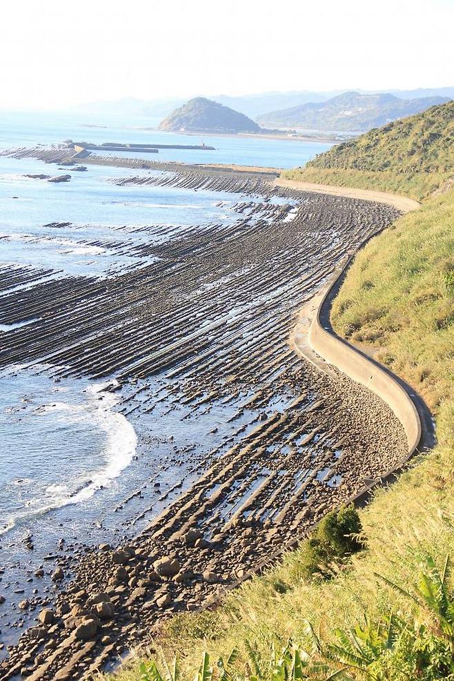 호리키리고개에서 바라본 니치난해변.