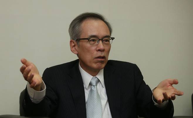 주진형 전 한화증권 사장이 22일 오후 서울 강남구 테헤란로 자신의 사무실에서 지난해 국민연금이 삼성물산과 제일모직의 합병에 찬성한 것과 관련해 인터뷰를 하고 있다. 신소영기자viator@hani.co.kr