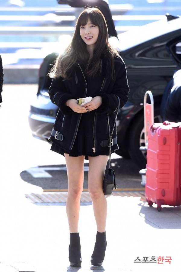 2016 MAMA 참석차 인천국제공항을 통해 홍콩으로 출국하고 있는 소녀시대 태연. 사진=장동규 기자 jk31@hankooki.com