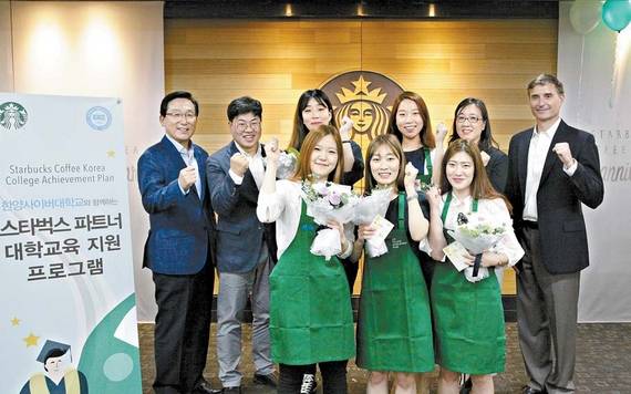 한양사이버대는 스타벅스 파트너 대학교육 지원프로그램(왼쪽)을 운영 중이다. [사진 한양사이버대]