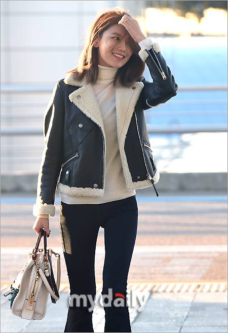 ▲ 수영, '머리카락으로도 가려지지 않는 미모'