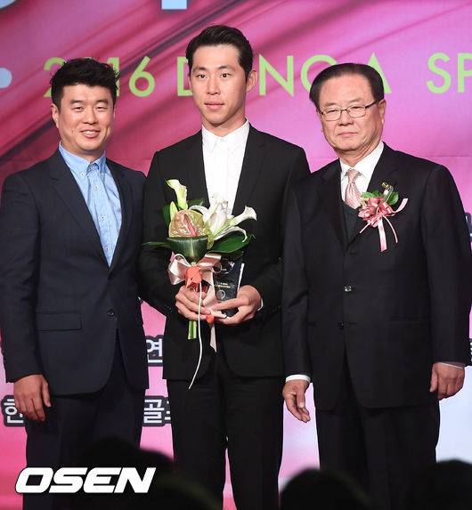 최진호(가운데).