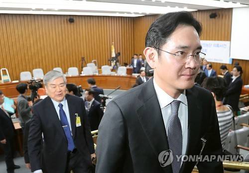 산회 뒤 회의장을 빠져나가고 있는 이재용 삼성전자 부회장 [연합뉴스 자료사진]