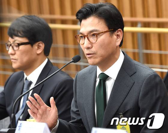 김재열 제일기획 사장이 7일 서울 여의도 국회에서 열린 박근혜 정부의 최순실 등 민간인에 의한 국정농단 의혹사건 진상규명을 위한 국정조사 청문회에서 의원 질의에 답하고 있다. 2016.12.7/뉴스1 © News1 사진공동취재단