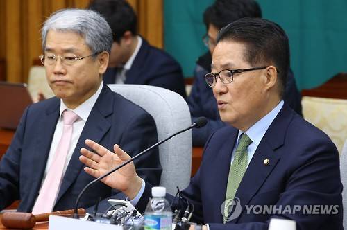 (서울=연합뉴스) 황광모 기자 = 국민의당 박지원 원내대표가 8일 오전 국회에서 열린 의원총회에서 탄핵표결과 관련한 발언을 하고 있다. 2016.12.8     hkmpooh@yna.co.kr