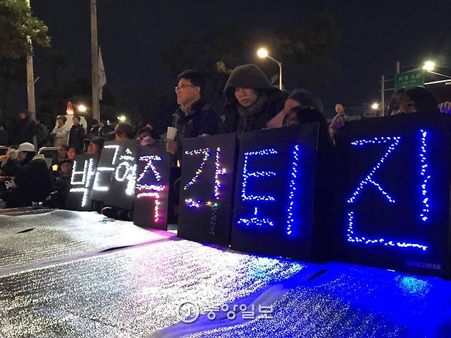 10일 제주에서 박 대통령 정권 퇴진 촛불집회가 열렸다. 최충일 기자