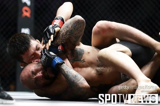 ▲ 주짓수 검은 띠 아오키 신야는 통산 39승 가운데 25승을 서브미션으로 만들었다.