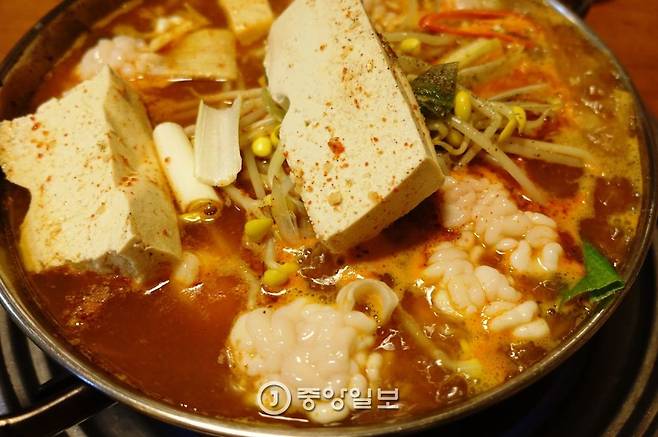 생대구의 싱싱한 이리가 듬뿍 들어간 대구매운탕