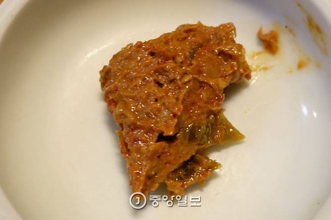 털게·마늘·생강을 넣고 통후추·고추씨·고춧가루·찹쌀밥을 함께 갈아 염도 맞춰 3년 삭힌 털게젓은 아주 귀한 음식이다. 맛은 말이 필요 없다.