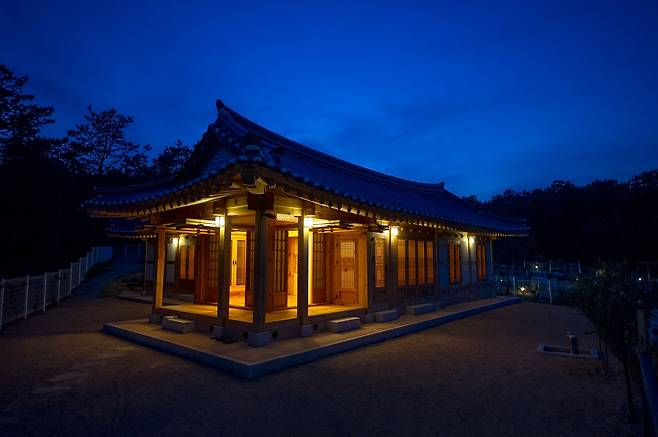 종이미술관의 전통 한옥 `교월당`