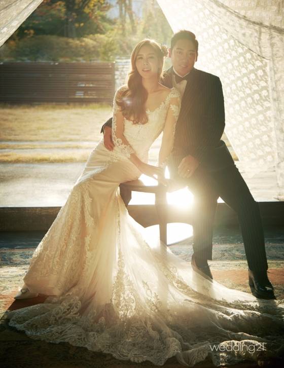 김지현·채리나, 행복한 웨딩화보 공개 "제2인생 시작"