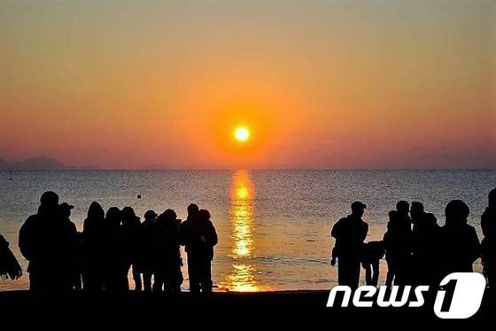 고흥 남열해수욕장의 해맞이행사.(고흥군 제공)/뉴스1 © News1 지정운 기자