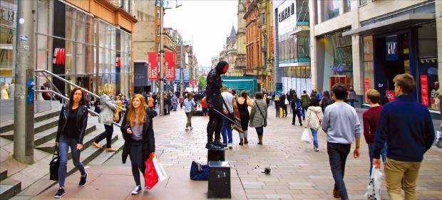 스타일 마일에선 쇼핑몰과 젊은 디자이너의 톡톡 튀는 매장을 만날 수 있다.