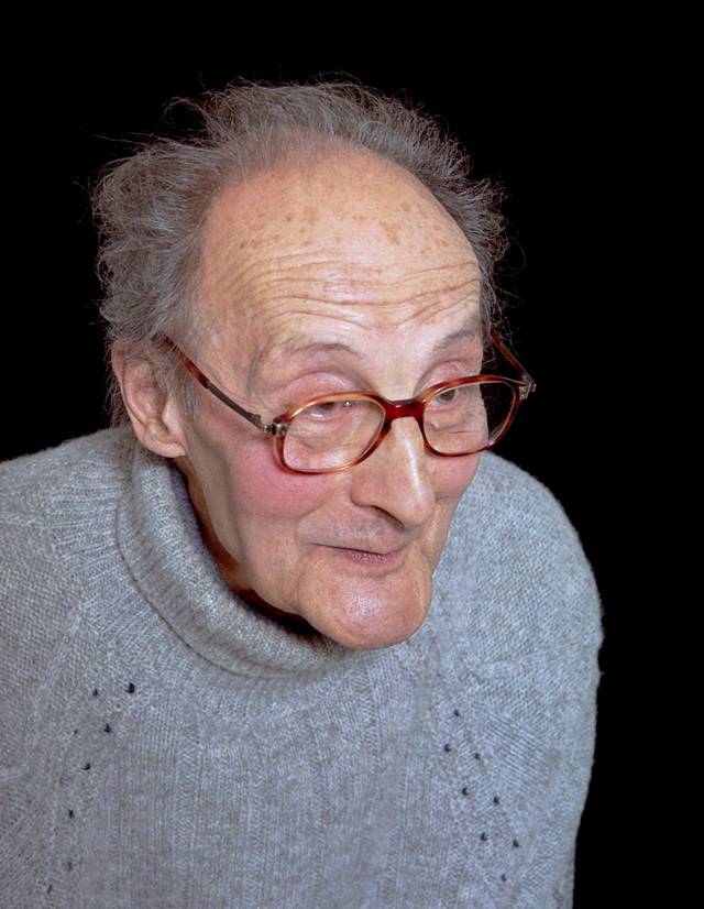 고용 불안이 일상화하고 있다. “현대인 대부분은 잠재적 실업자”라고 정의 내린 이도 있다. 앙드레 고르는 ‘분열 없는 인간’을 위한 기본소득론의 선구자였다. EPA 연합뉴스