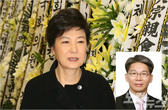 2012년 12월 3월 당시 새누리당 박근혜 대통령 후보가 핵심 측근이었던 이춘상 보좌관이 교통사고로 숨지자 빈소를 방문한 모습. (사진=자료사진)