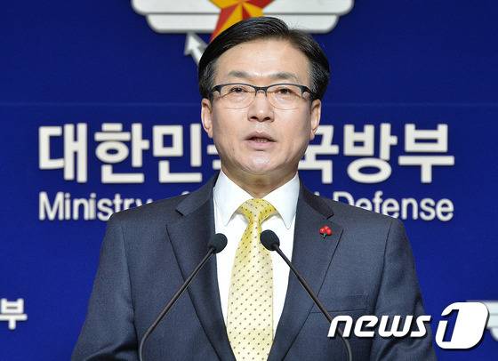 문상균 국방부 대변인이 3일 오전 서울 용산구 국방부에서 정례브리핑을 하고 있다. 2017.1.3/뉴스1 © News1 박세연 기자