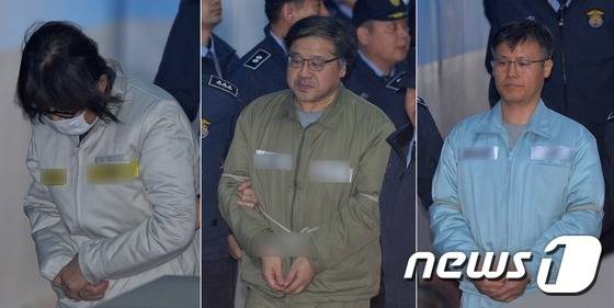 국정농단 사건의 첫 공판기일인 지난 5일 서울 서초구 서울중앙지법에 도착한 최순실 씨와 안종범 전 청와대 정책조정수석, 정호성 전 청와대 부속비서관이 법정으로 들어서고 있다. /뉴스1 © News1 박지혜 기자