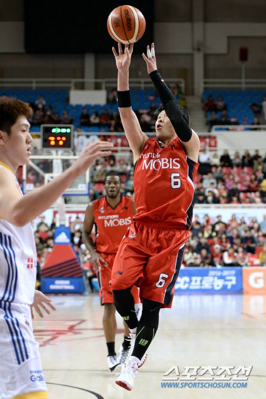 모비스 양동근이 부상에서 돌아와 7일 삼성전서 슛을 날리고 있다. 사진제공=KBL