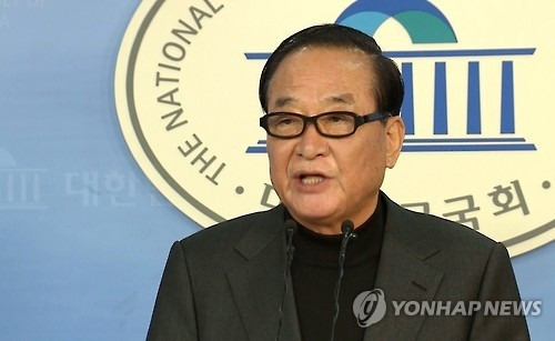 서청원 의원 긴급 기자회견      (서울=연합뉴스) 새누리당 서청원 의원이 7일 서울 여의도 국회 정론관에서 기자회견을 하고 있다. 서 의원은 친박계 인적청산을 주도하고 있는 인명진 비상대책위원장에 대해 "이제라도 명예를 유지하며 당을 떠나주길 바란다"고 밝혔다. 2017.1.7 [연합뉴스TV 제공]      photo@yna.co.kr