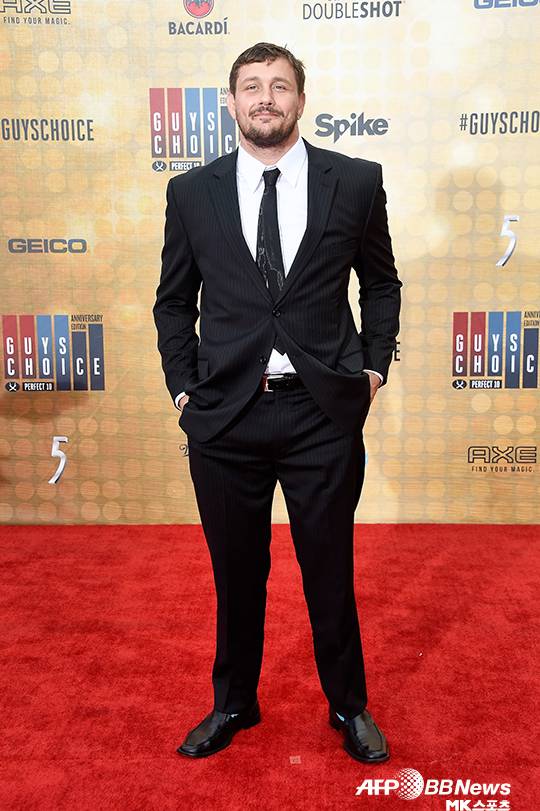 맷 미트리온이 벨라토르 중계방송사 미국 ‘스파이크’가 주최한 ‘2016 남성의 선택’이라는 행사에 참석하여 촬영에 응하고 있다. 사진(미국 컬버 시티)=AFPBBNews=News1