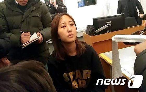 덴마크에서 체포된 최순실씨 딸 정유라(21)씨가 2일(현지시각)현지 법정에서 휴정시간에 기자의 질문에 답변하고 있다. © News1 황덕현 기자