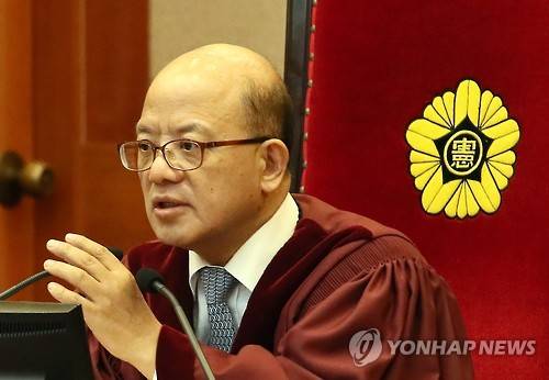 재판 주재하는 박한철 헌재소장  (서울=연합뉴스) 최재구 기자 = 박한철 헌법재판소장이 10일 서울 종로구 재동 헌법재판소에서 열린 박근혜 대통령 탄핵심판 3차 공개변론을 주재하고 있다. 2017.1.10  jjaeck9@yna.co.kr