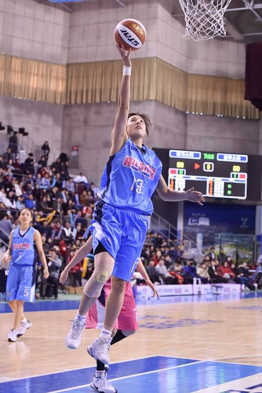 좋은 활약을 펼치며 팀 승리를 이끈 김단비. /사진=WKBL 제공